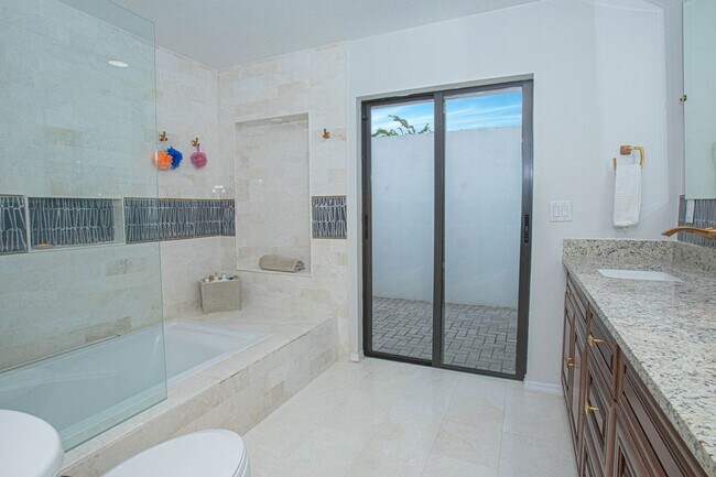 Building Photo - Beautifully Updated 3/2 Pool Home with Lar...