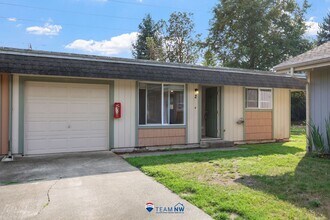 Building Photo - Move in ready! 2 bed 1 bath Olympia duplex!