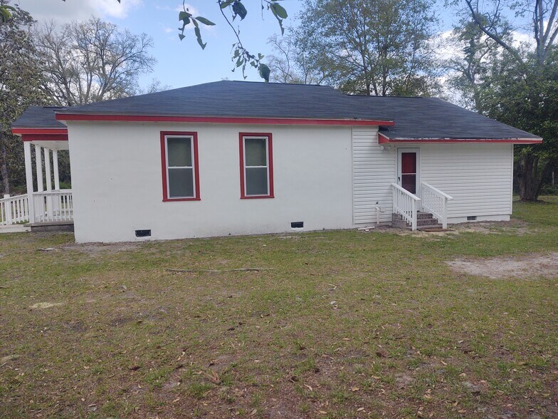 Right hand side of exterior - 116 Houseworth St