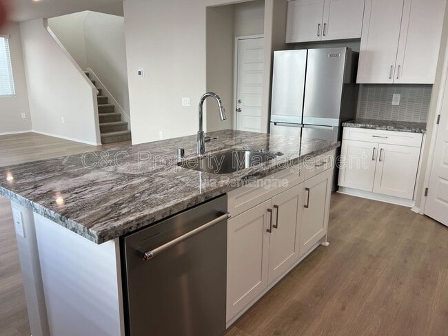 Building Photo - 2084 Mandarin Ln