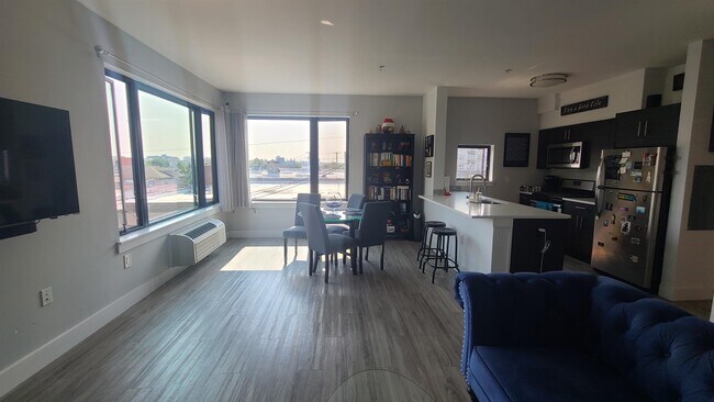 Building Photo - 5711 Washington St