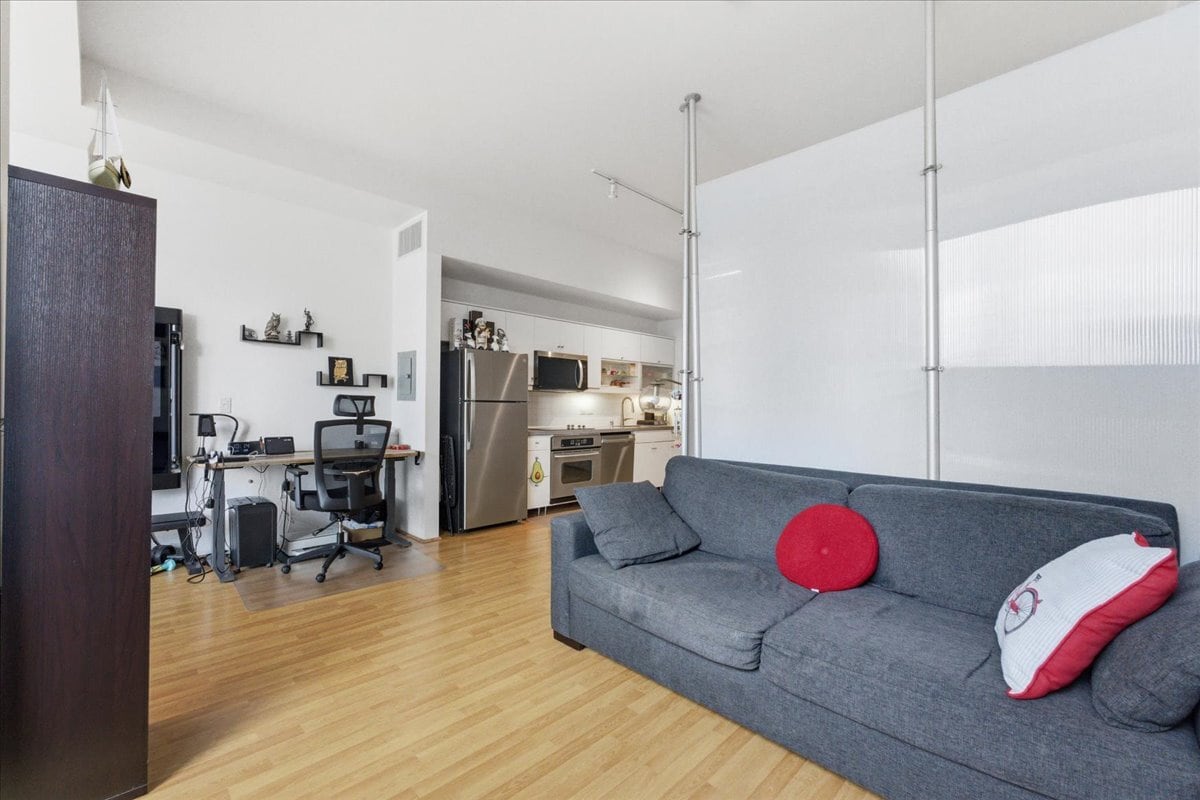 Building Photo - 350 W Ash St