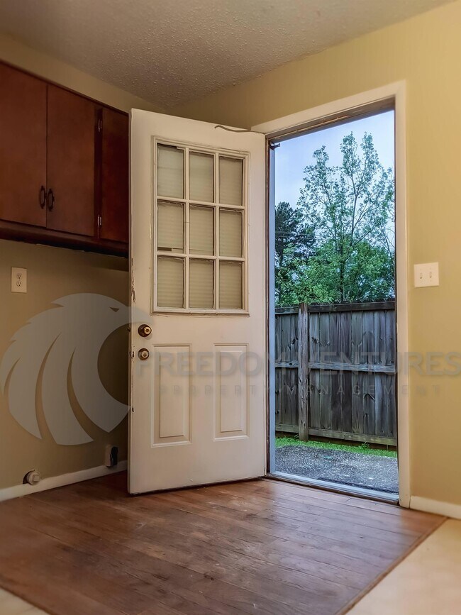 Building Photo - 2300 Grayson Valley Dr
