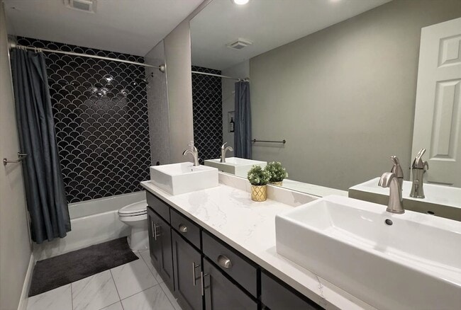 Building Photo - 4008 Hatherly Dr