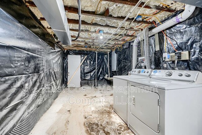 Building Photo - 319 S Mount St