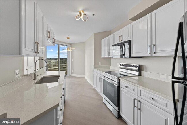 Building Photo - 100 Harborview Dr