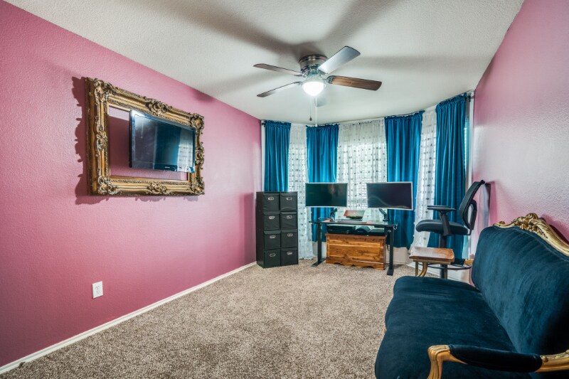 Building Photo - 2050 Lake Trail Dr
