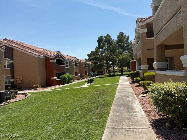 Building Photo - 8101 W Flamingo Rd