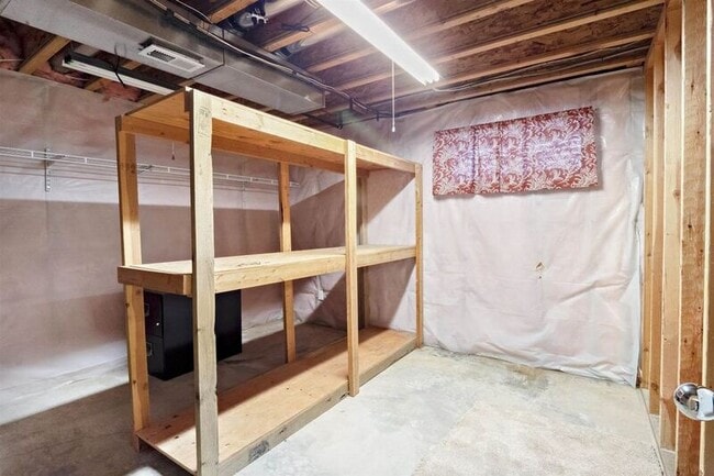 Building Photo - 806 N Knudson St