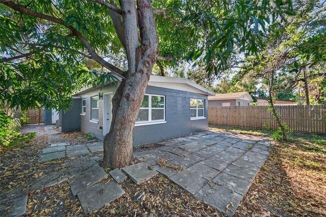 Building Photo - 2245 17th Ave S