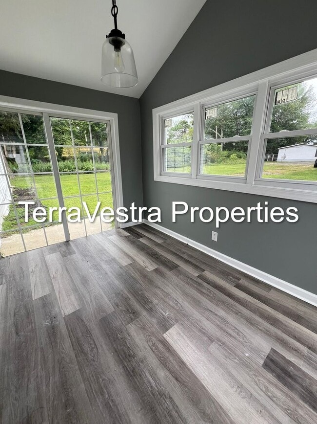 Building Photo - 3 Bed in Williamstown! Eligible for $500 S...