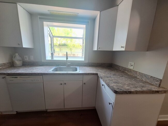Building Photo - Come see your next home!!  3 bed, 2 bath i...