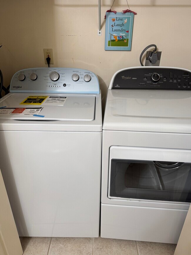 Building Photo - 16 High Bridge Hl