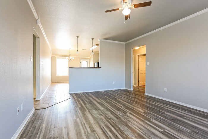 Building Photo - 6517 White Oak Way
