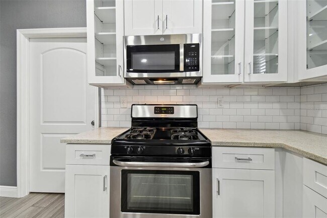 Building Photo - 6810 N Navin Ave