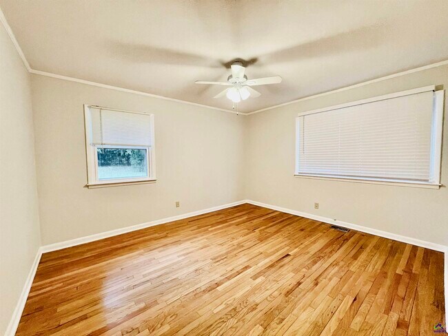 Building Photo - 107 Evelyn Dr