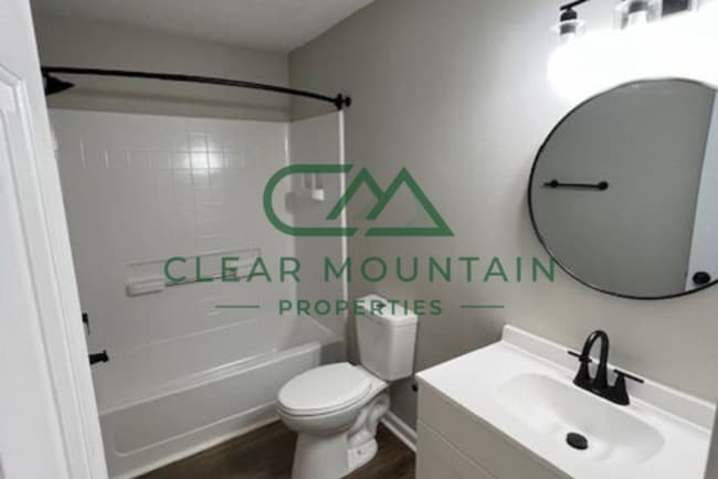 Building Photo - Beautifully Updated 4BR/2BA Home with Modern Finishes and Newly Built Dog Park!