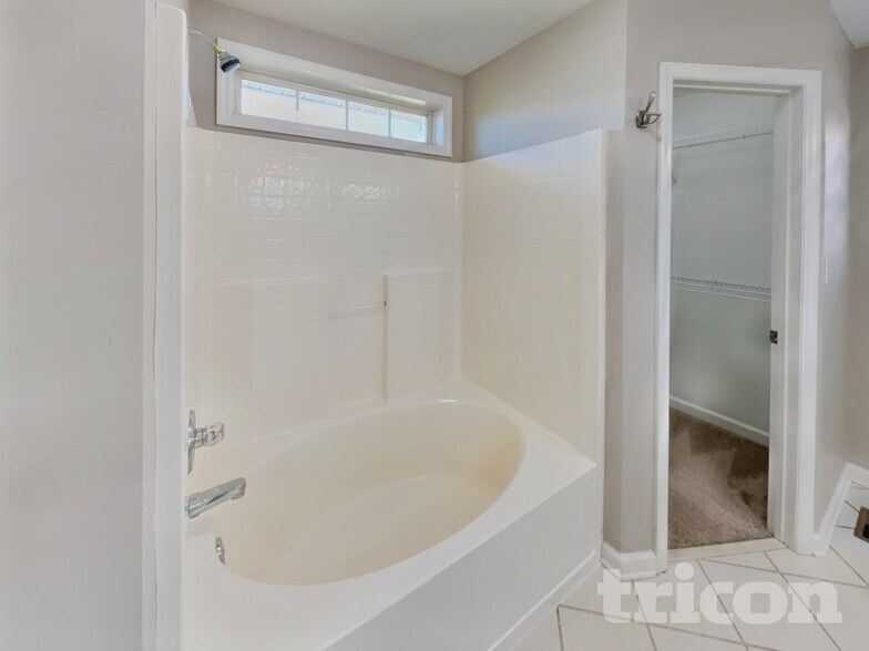 Building Photo - 1090 Pinehurst Dr