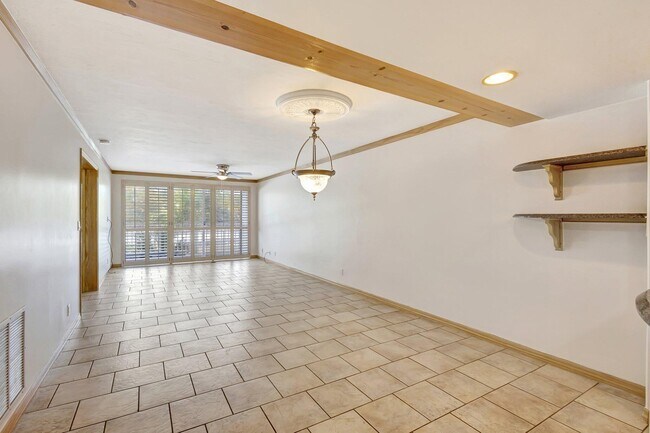 Building Photo - 3901 S Flagler Dr