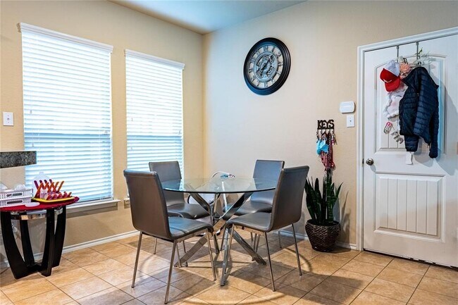 Building Photo - 333 Allerton Mews