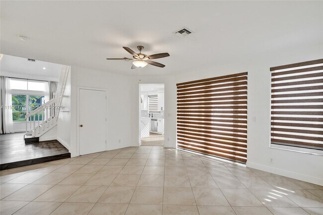 Building Photo - 740 Cypress Pointe Dr E