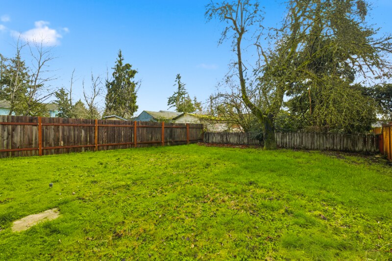 Building Photo - 1506-1506 110th St S
