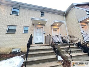 Building Photo - 406 Cranbury Rd