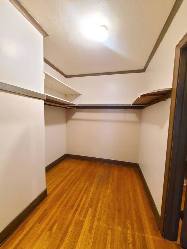 Building Photo - 2230 W Pacific Ave