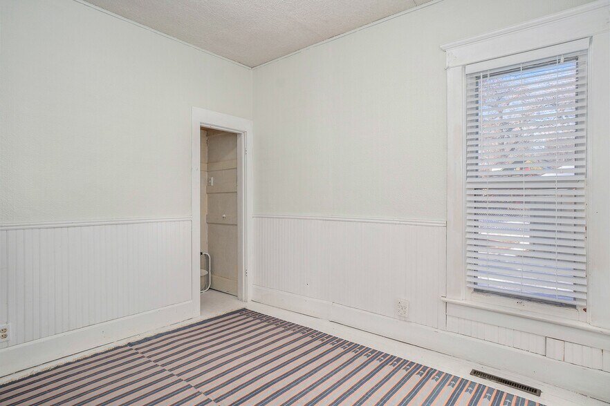 Bedroom 3 - 515 West Mulberry Street