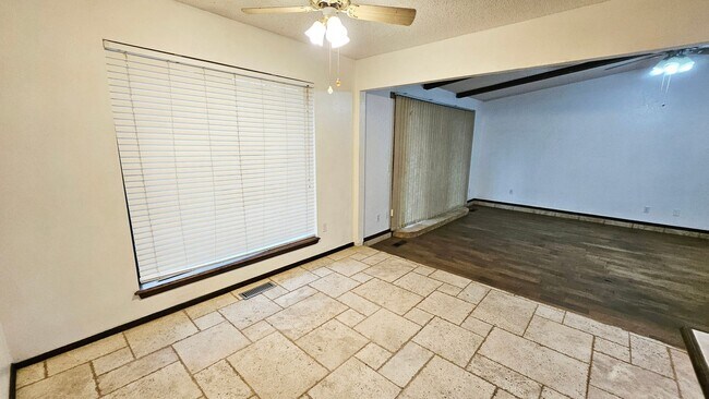 Building Photo - Four Bed/2 Bath Near Lake Hefner