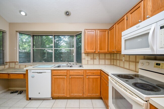 Building Photo - 8562 Laurel Trails Dr