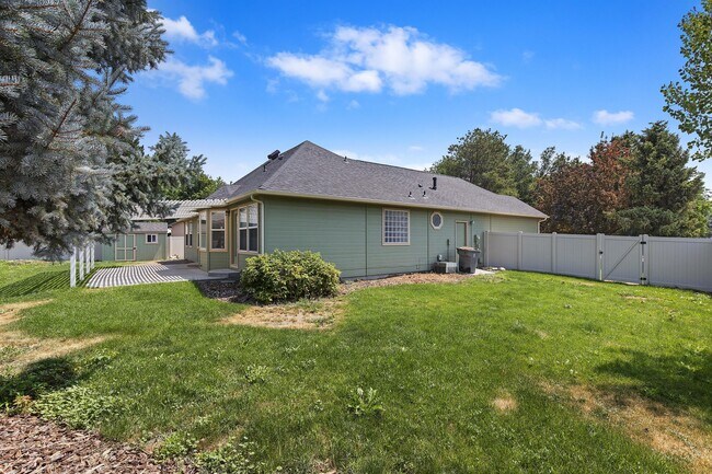 Building Photo - 7646 Cypress Ln