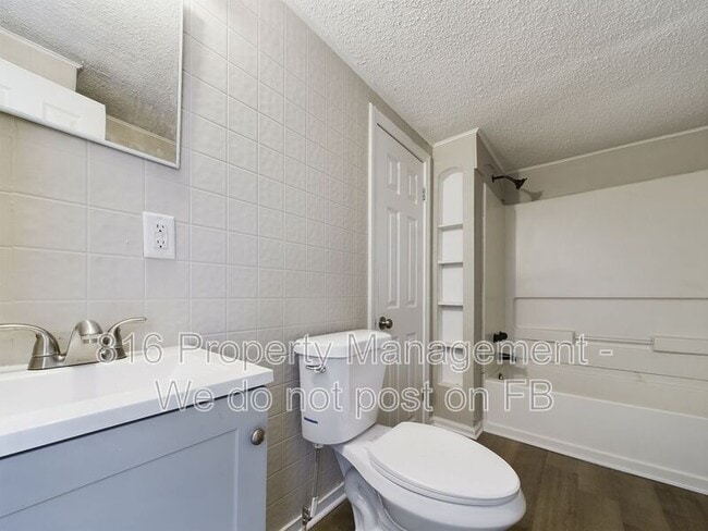 Building Photo - 1013 W South Ave