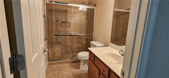 Building Photo - 647 Maple Grove Way