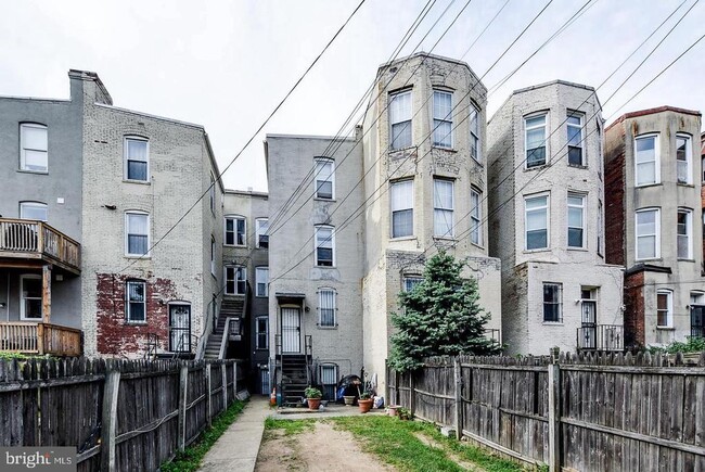 Building Photo - 1313 Fairmont St NW