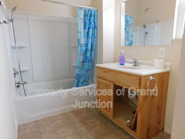 Building Photo - 1278-1215 15 Rd