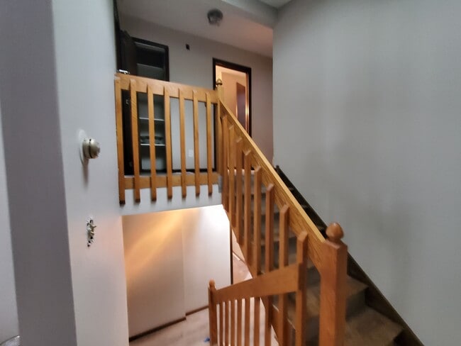 Building Photo - 1414 W Danube Rd