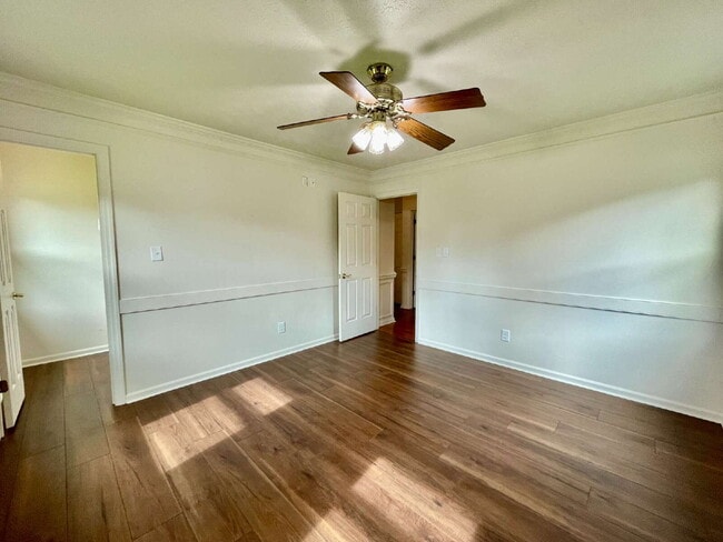 Building Photo - Spacious 6-Bedroom Gem In Fayetteville!