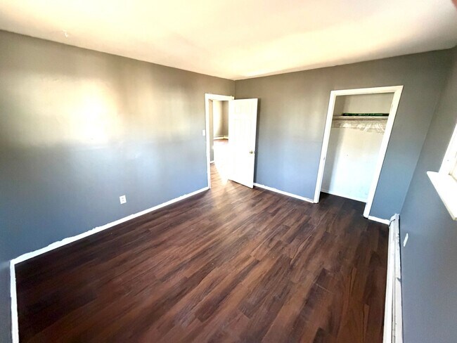 Building Photo - 330 Olive Ave