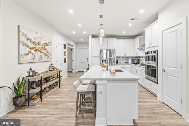 Building Photo - 102 St Ives Pl