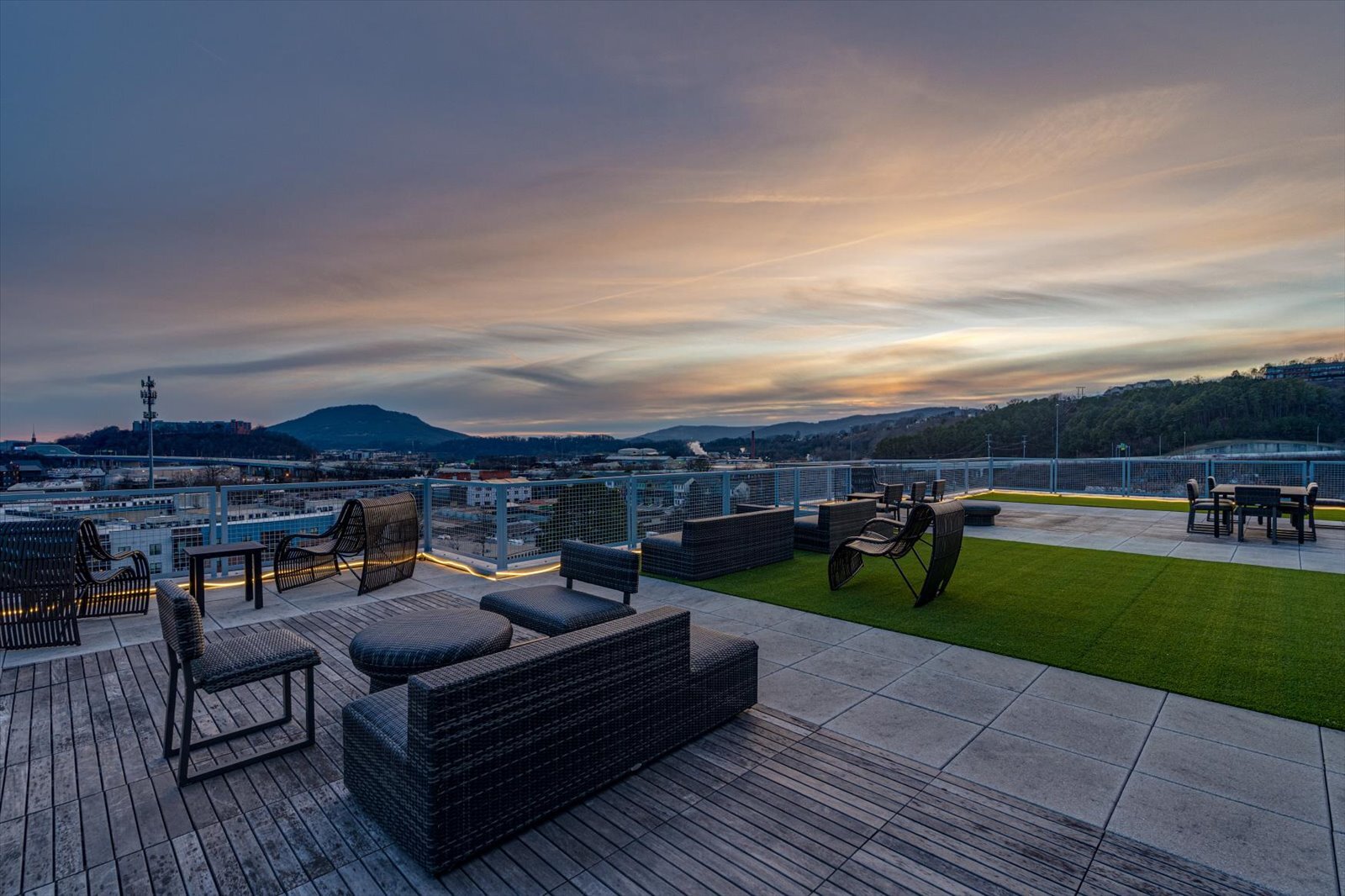 Building Photo - 411 Fairpoint St