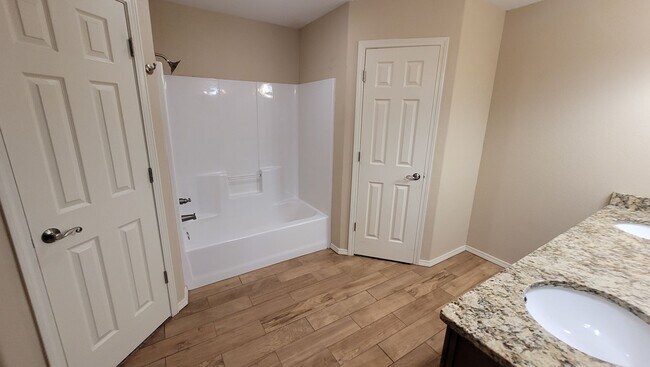 Building Photo - Beautiful 3 Bedroom Home in Southfield Hei...