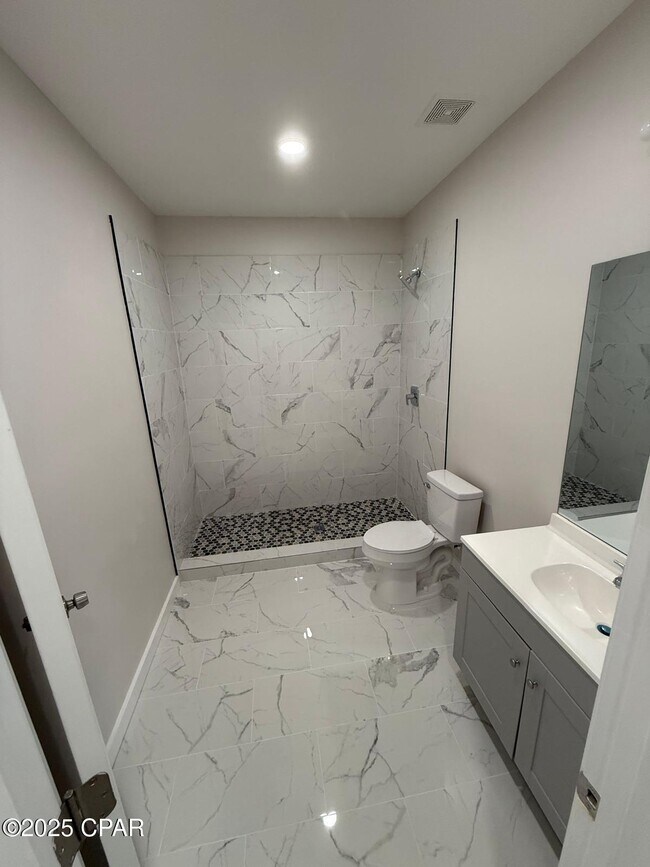 Building Photo - 2913 E 5th Ct