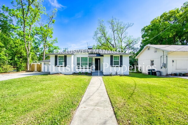 Building Photo - 5204 Astral St