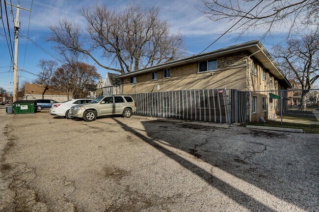 Building Photo - 2335 N 1st St