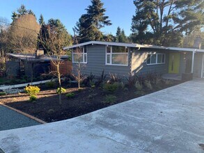 Building Photo - Exceptional Mid-Century Home.