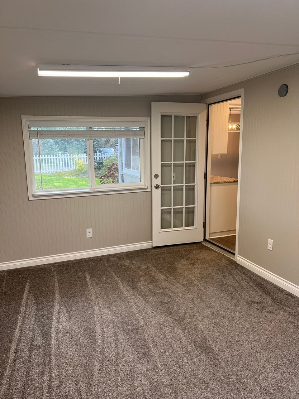 Bonus Room/Den - 430 Douglas St SE