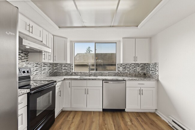 Building Photo - Charming 4 Bedroom 2 Bath single family house in Columbia City