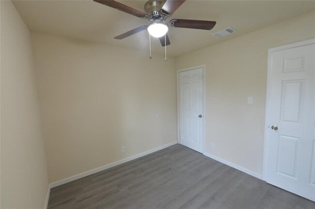 Building Photo - 1000 Plymouth Dr