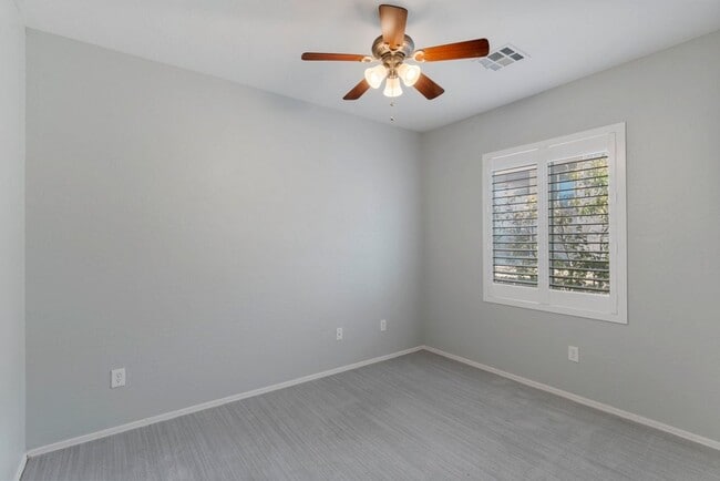 Building Photo - Beautifully upgraded 2Bed 2Bath in Solera Anthem 55+